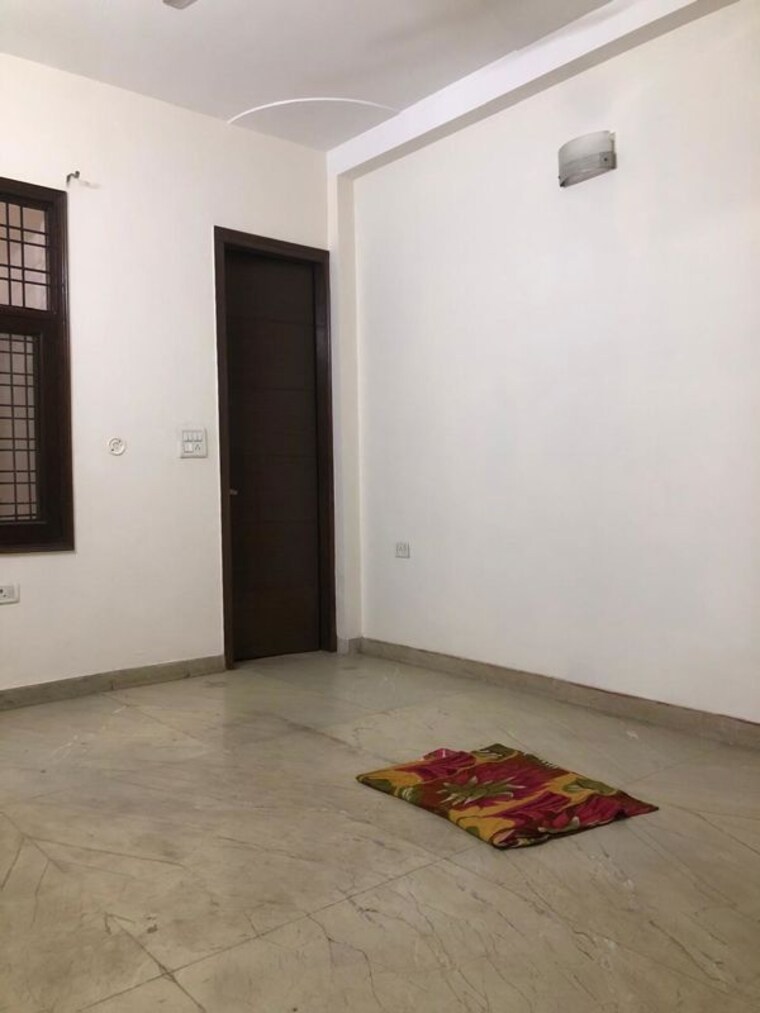 Room, green fields colony 3 Bedroom 250 Sq.Yd. Builder Floor In Green Fields Colony Faridabad 9856317