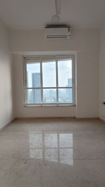 Master Bedroom in 3.5 BHK Apartment at Kalpataru Radiance, Goregaon West – for Rent