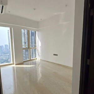 Room in 3 BHK Apartment at Worli – for Rent