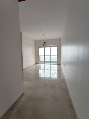 Room in 3 BHK Apartment at Kalpataru Radiance, Goregaon West – for Rent