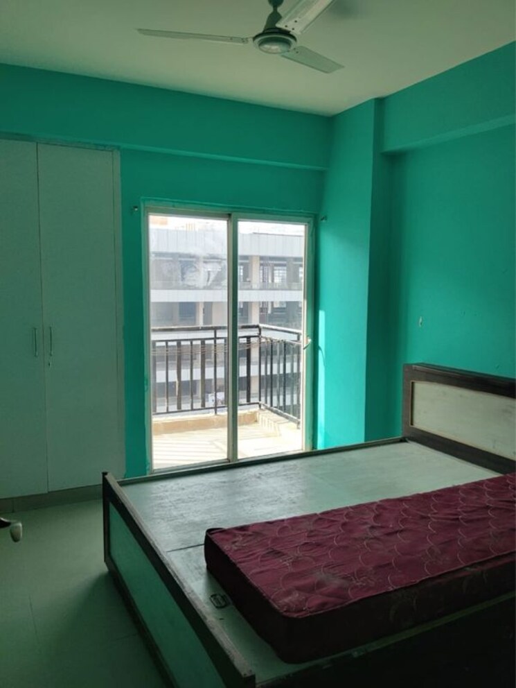 Room, aims-golf-avenue-ii 2.5 Bedroom 1200 Sq.Ft. Apartment In Sector 75 Noida 9856336
