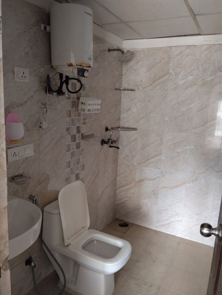 Bathroom, aims-golf-avenue-ii 2.5 Bedroom 1200 Sq.Ft. Apartment In Sector 75 Noida 9856336
