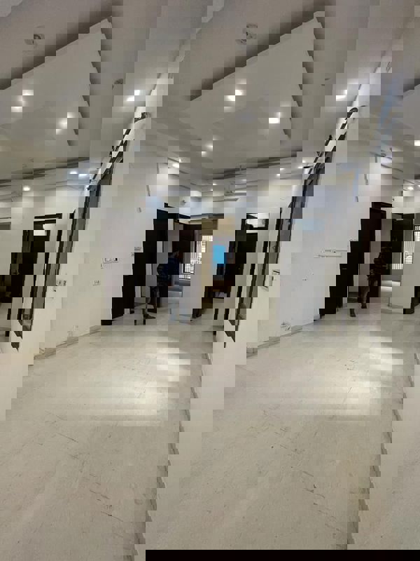 3.5 BHK + Servant Room Apartment For Rent in Nirvana Country