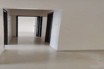 Room in 2 BHK Apartment at Godrej Platinum Mumbai, Vikhroli East – for Rent