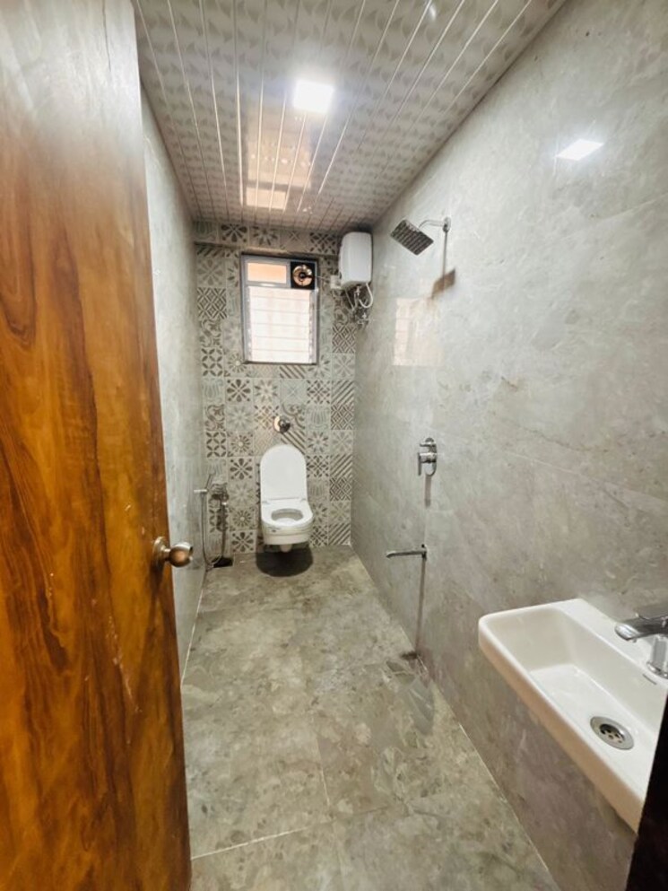 Bathroom, arihant-balaji-pride 4 Bedroom 1500 Sq.Ft. Apartment In Chembur Mumbai 9856399