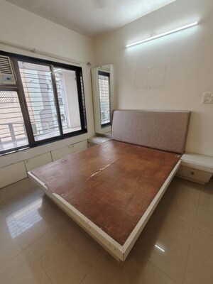 Room in 2 BHK Apartment at Greenwoods CHS, Andheri East – for Rent