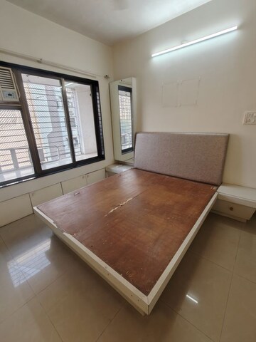 Room in 2 BHK Apartment at Greenwoods CHS, Andheri East – for Rent