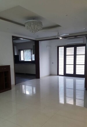 Room in 5 BHK Villa at Hi Tech City – for Sale