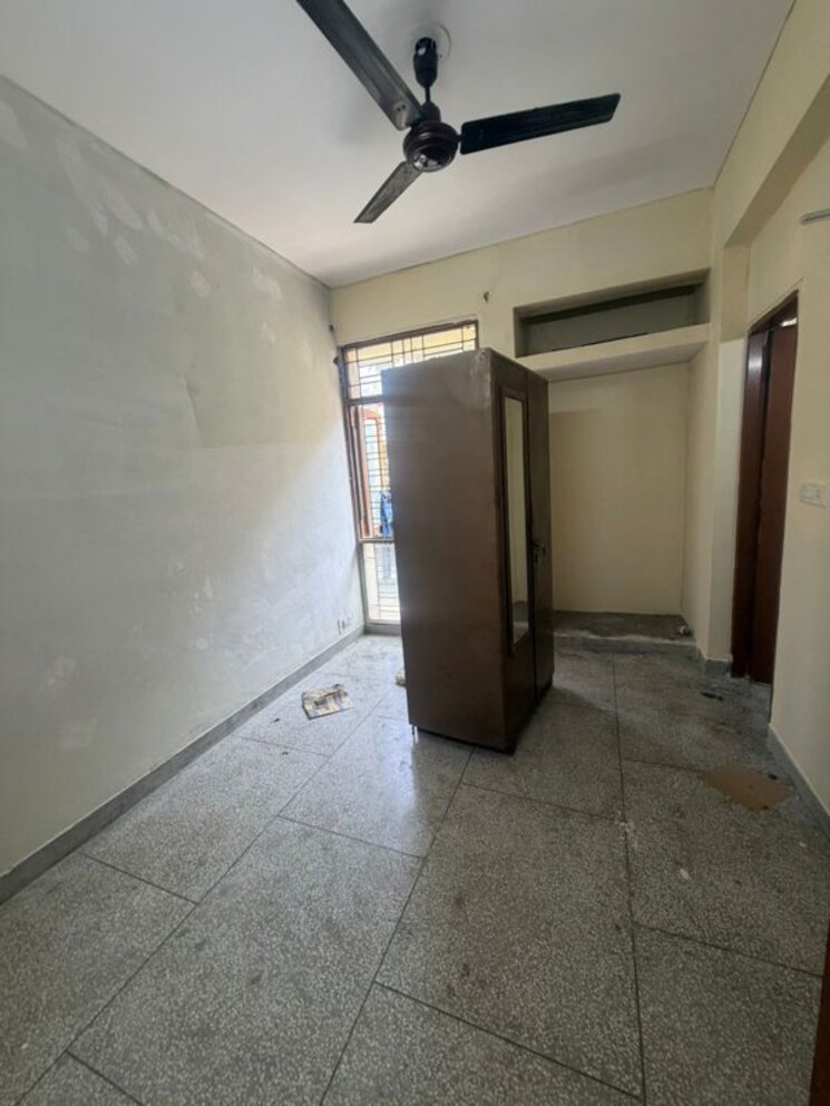 Room, sector 15 2 Bedroom 800 Sq.Ft. Apartment In Sector 15 Gurgaon 9856449