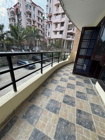 Balcony in 5 BHK Apartment at Grand Vista Apartments, Sector 21c – for Rent