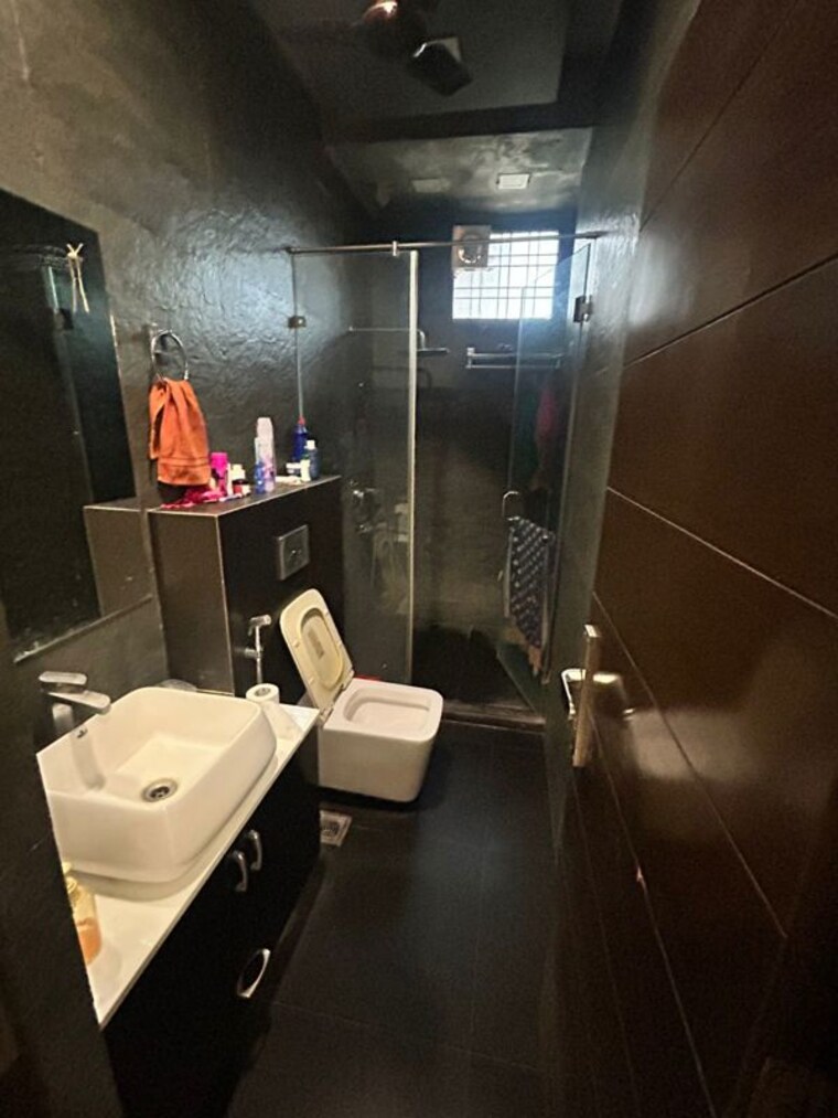 Attached Bathroom, kirti nagar 2 Bedroom 1200 Sq.Ft. Builder Floor In Kirti Nagar Gurgaon 9856487