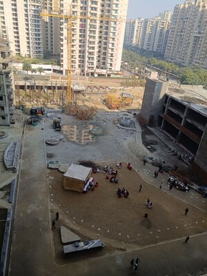 Master Bedroom in 2 BHK Apartment at JNC The Park, Sector 16c Greater Noida – for Rent