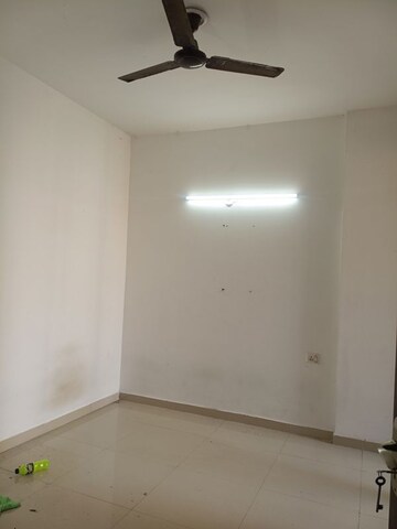 Room in 2 BHK Apartment at JNC The Park, Sector 16c Greater Noida – for Rent
