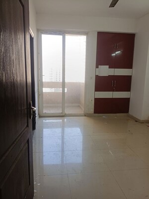 Room in 2 BHK Apartment at JNC The Park, Sector 16c Greater Noida – for Rent