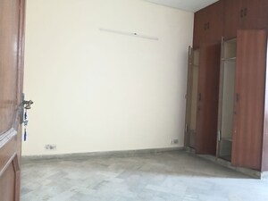 Room in 3 BHK Builder Floor at Panchsheel Enclave – for Rent