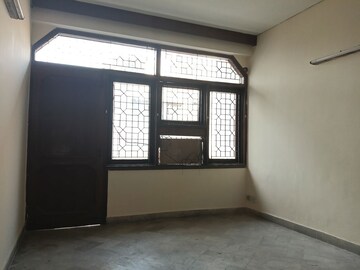 Room in 3 BHK Builder Floor at Panchsheel Enclave – for Rent