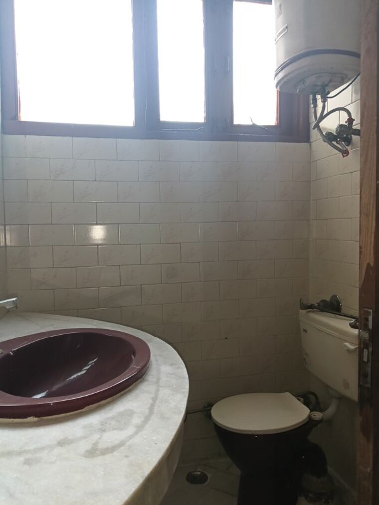 Bathroom, panchsheel enclave 3 Bedroom 2000 Sq.Ft. Builder Floor In Panchsheel Enclave Delhi 9856508
