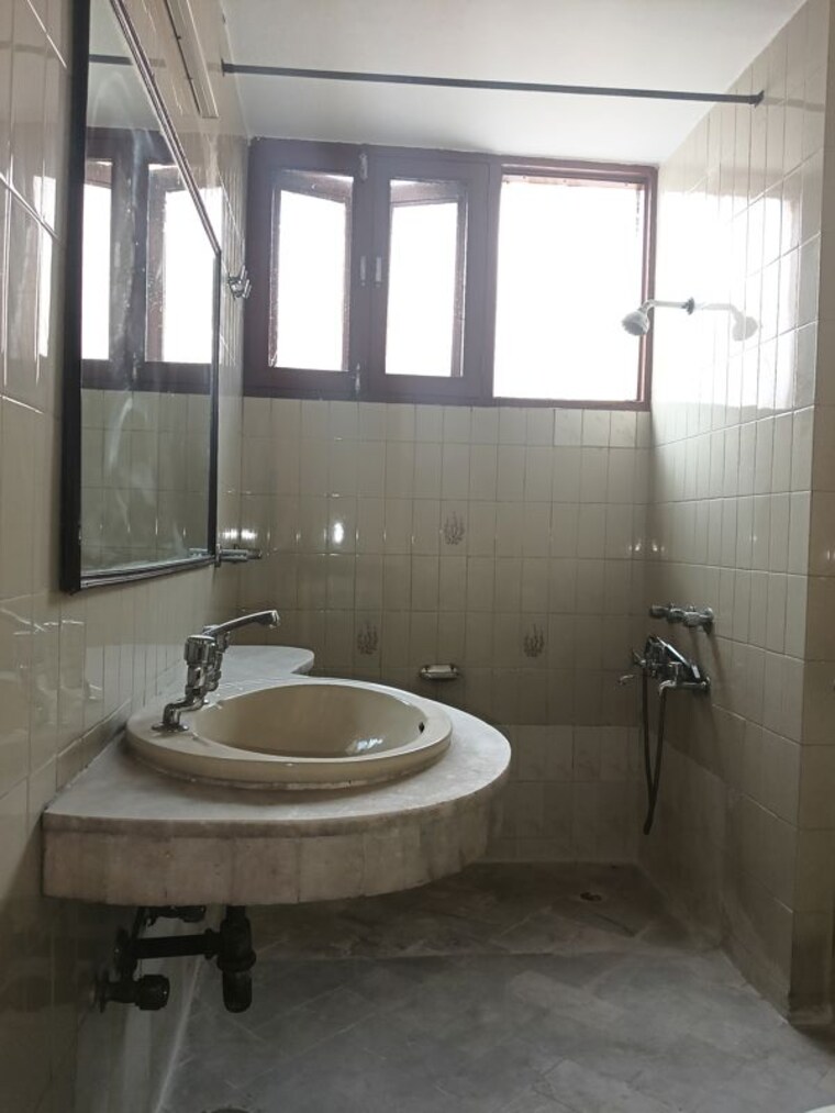 Bathroom, panchsheel enclave 3 Bedroom 2000 Sq.Ft. Builder Floor In Panchsheel Enclave Delhi 9856508