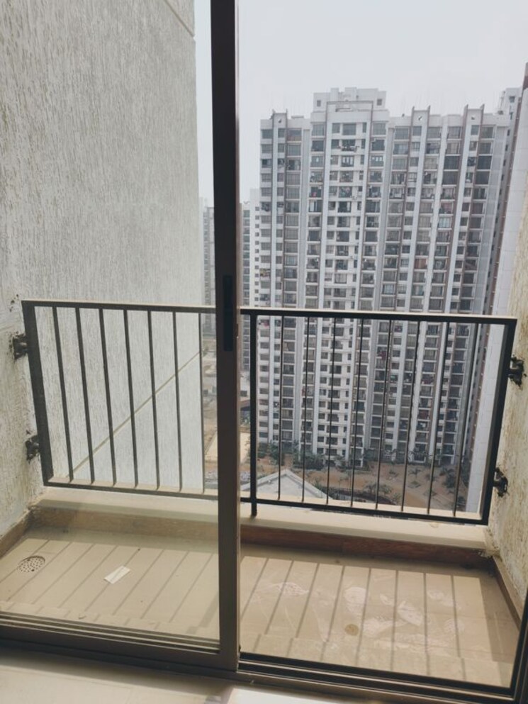Balcony, runwal-gardens-phase-2 1 Bedroom 400 Sq.Ft. Apartment In Dombivli East Thane 9856519