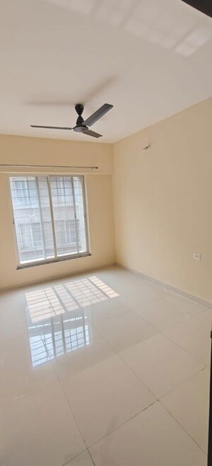 Room in 2 BHK Apartment at Mantra 29 Gold Coast, Tingre Nagar – for Rent