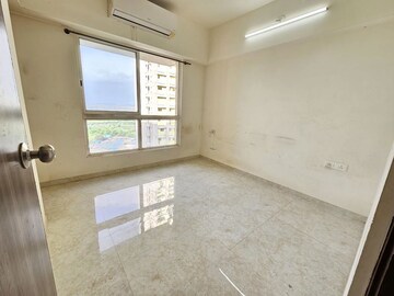 Room in 2 BHK Apartment at Lodha Amara, Kolshet Road – for Sale