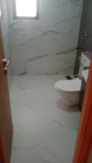 Bathroom in 3.5 BHK Apartment at M3M Heights, Sector 65 – for Rent