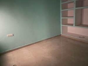 Room in 4 BHK Independent House at Mahmoorganj – for Sale