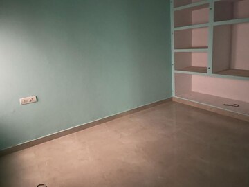 Room in 4 BHK Independent House at Mahmoorganj – for Sale