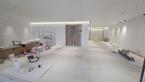 Room in 5 BHK Apartment at Worli – for Sale