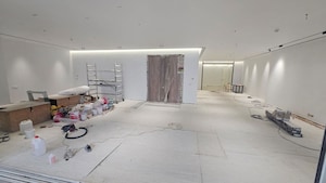 Room in 5 BHK Apartment at Worli – for Sale