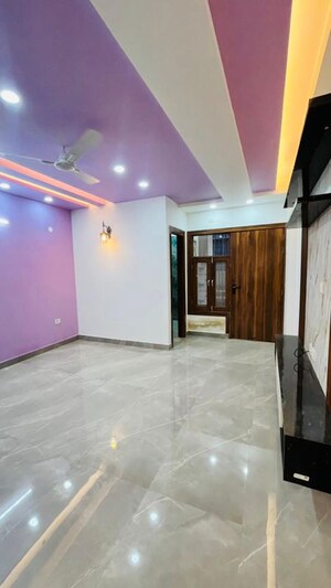 Room in 3 BHK Builder Floor at Vipul World Floors, Sector 48 – for Rent
