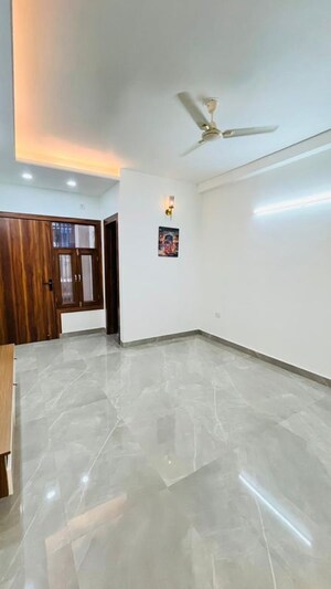 Room in 3 BHK Builder Floor at Vipul World Floors, Sector 48 – for Rent