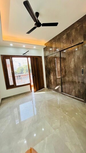 Bedroom in 3 BHK Builder Floor at Vipul World Floors, Sector 48 – for Rent