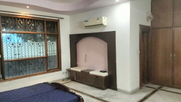 Furnished Amenities in 5 BHK Independent House at Sector 33 – for Rent