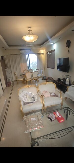 Team Area in 3 BHK Apartment at Versova – for Rent