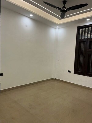 Room in 2 BHK Builder Floor at Vasundhara Sector 2b – for Sale