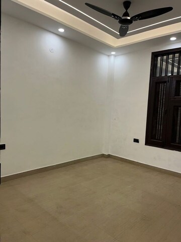 Room in 2 BHK Builder Floor at Vasundhara Sector 2b – for Sale
