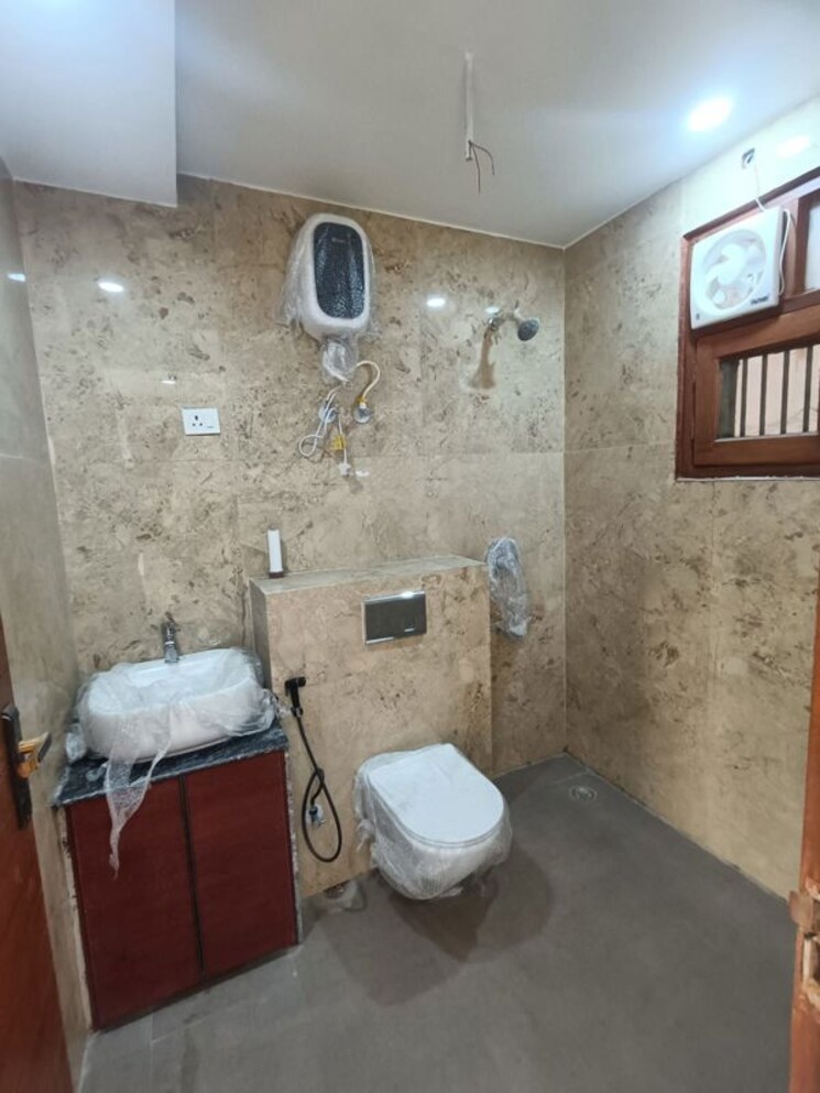 Bathroom, raheja-atlantis 3 Bedroom 2311 Sq.Ft. Apartment In Sector 31 Gurgaon 9856572