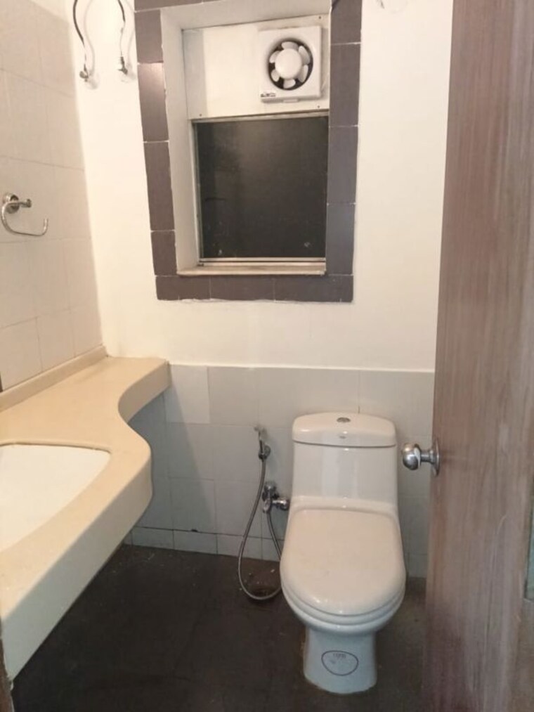 Bathroom, vipul-greens 3 Bedroom 1895 Sq.Ft. Apartment In Sector 48 Gurgaon 9856576