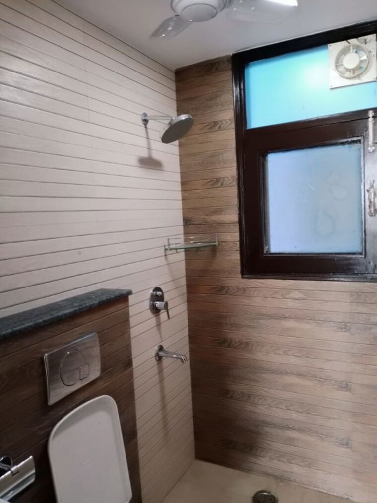 Room, kailash hills 3 Bedroom 250 Sq.Ft. Builder Floor In Kailash Hills Delhi 9856588