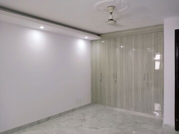 Room in 3 BHK Builder Floor at Kailash Hills – for Rent