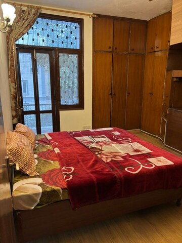 Bedroom in 2 BHK Builder Floor at Hauz Khas – for Rent