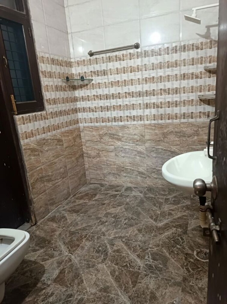 Bathroom, sector 40 2 Bedroom 1250 Sq.Ft. Independent House In Sector 40 Noida 9856615