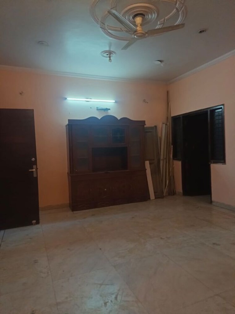 Room, sector 36 2 Bedroom 1550 Sq.Ft. Independent House In Sector 36 Noida 9856627
