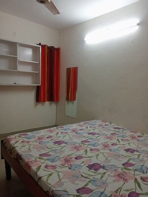 Bedroom in 2 BHK Independent House at Arun Vihar Sector 37, Sector 37 – for Rent