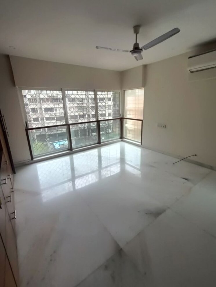Room, bandra west 4 Bedroom 1200 Sq.Ft. Apartment In Bandra West Mumbai 9856631