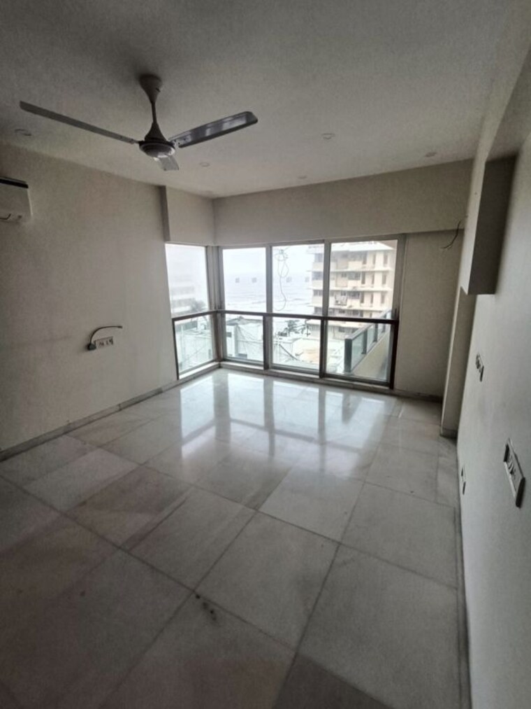 Room, bandra west 4 Bedroom 1200 Sq.Ft. Apartment In Bandra West Mumbai 9856631