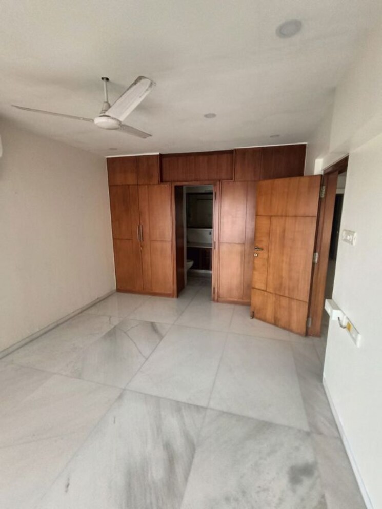 Room, bandra west 4 Bedroom 1200 Sq.Ft. Apartment In Bandra West Mumbai 9856631