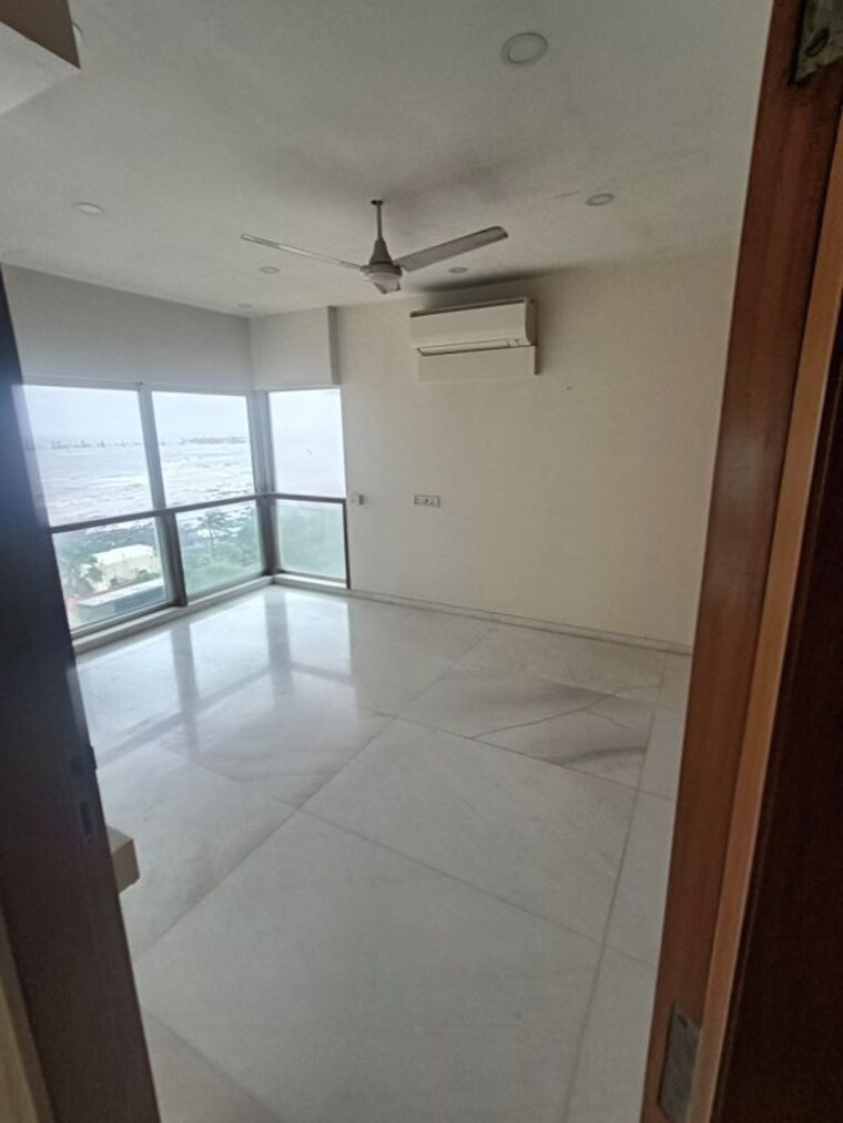 Room, bandra west 4 Bedroom 1200 Sq.Ft. Apartment In Bandra West Mumbai 9856631