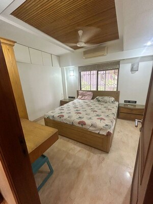 Bedroom in 4 BHK Apartment at Santacruz West – for Rent